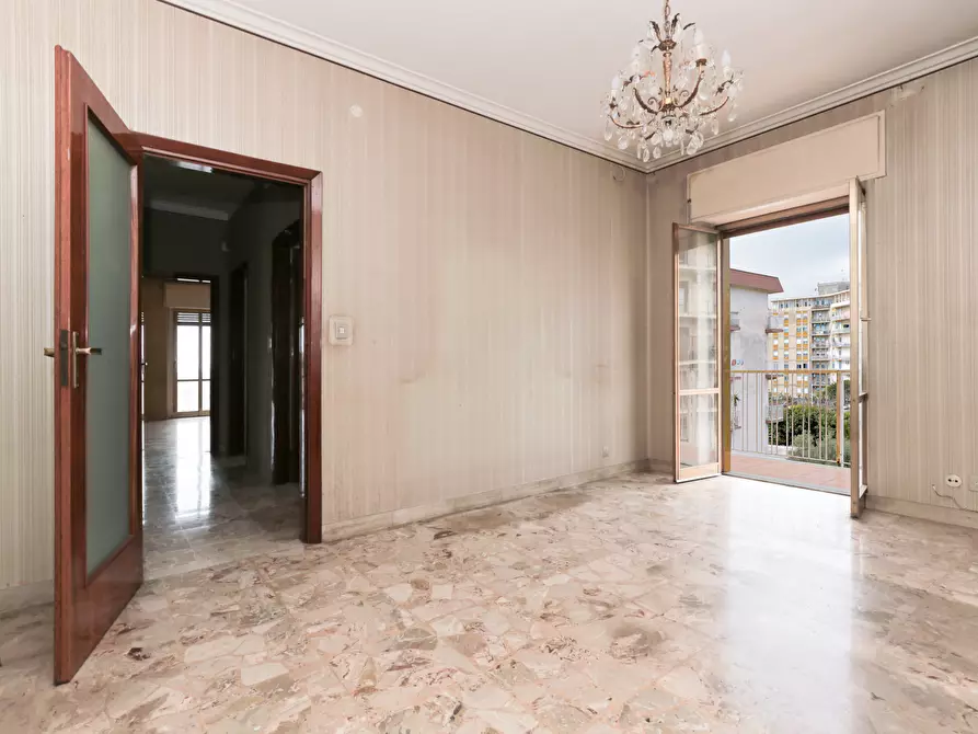 Immagine 25 di Pentalocale in vendita  in Via Nuovalucello 3 a Catania