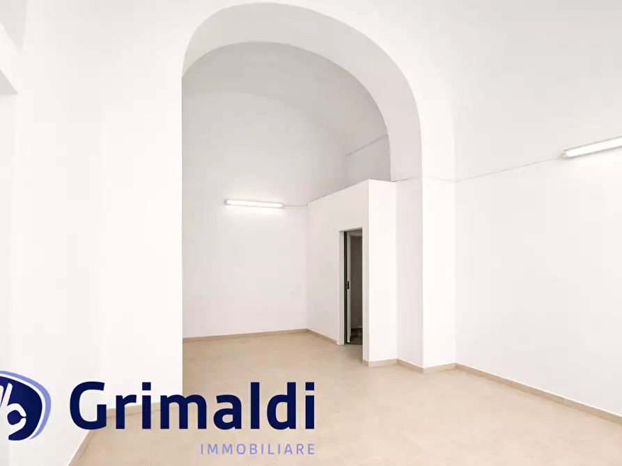 Immagine 12 di Locale commerciale in vendita  in Via Giuseppe Martucci 79 a Napoli