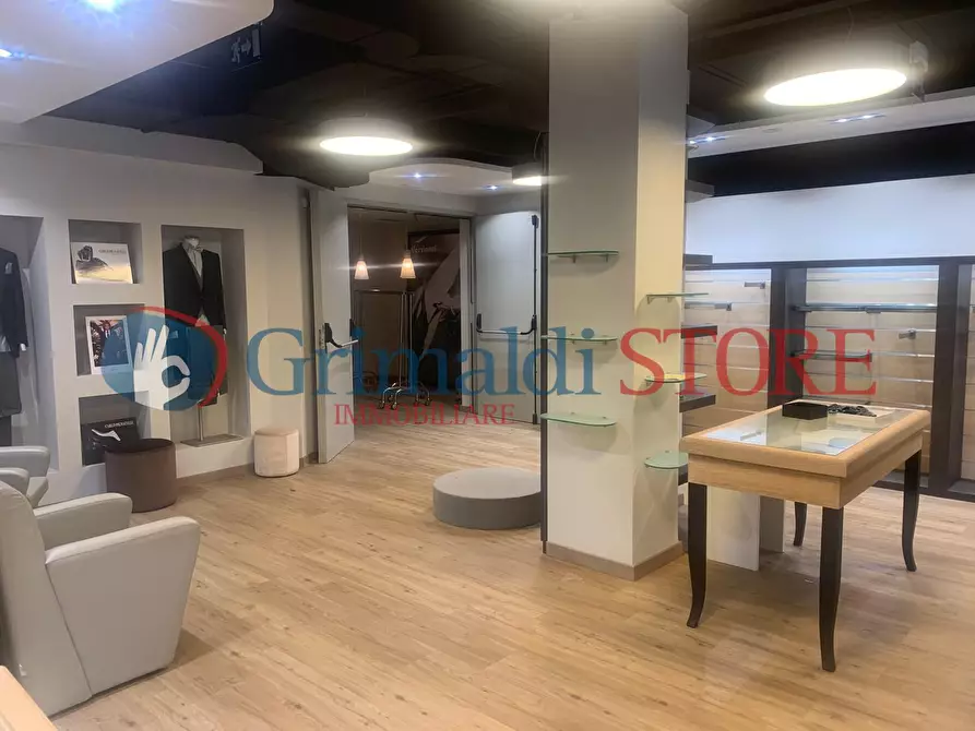Immagine 13 di Locale commerciale in vendita  in Via Pacinotti 19 a Campi Salentina