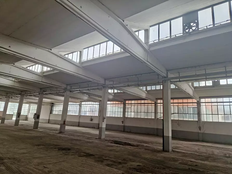 Immagine 9 di Attività artigianale in vendita  in VIA TRIESTE 37 a Erba