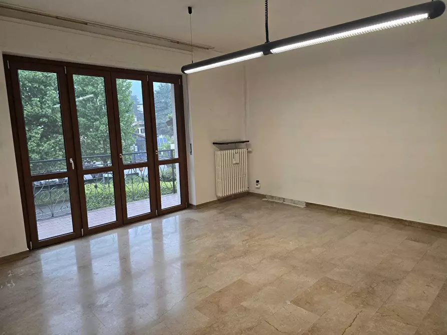 Immagine 5 di Trilocale in vendita  in Via Giacomo Leopardi 16 a Erba