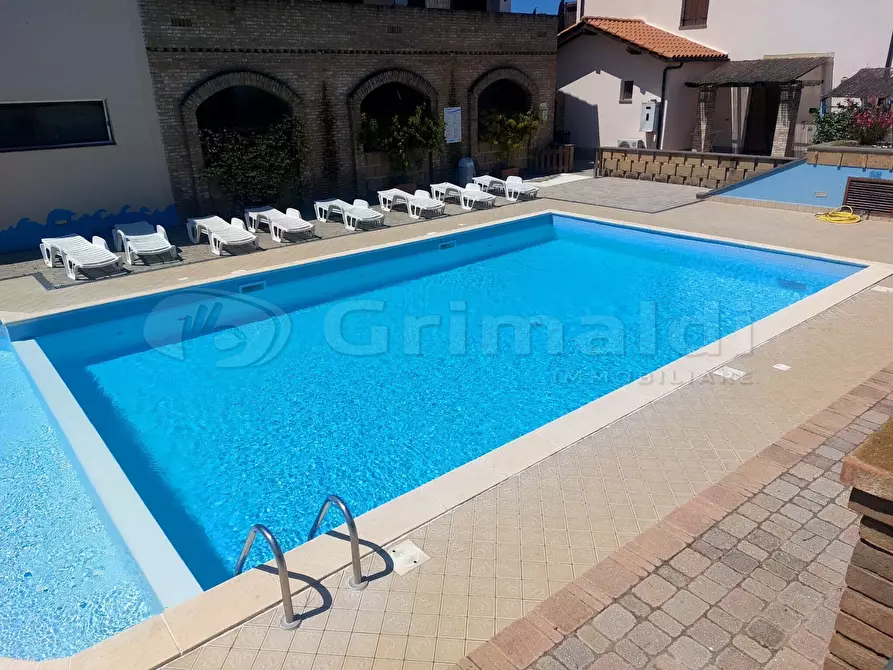 Immagine 7 di Locale commerciale in vendita  in Via Aurelia Nord 10 a Follonica