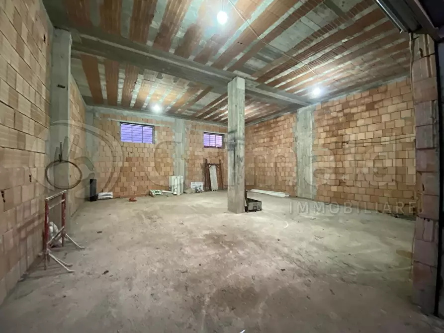 Immagine 3 di Garage in affitto  a Giugliano In Campania