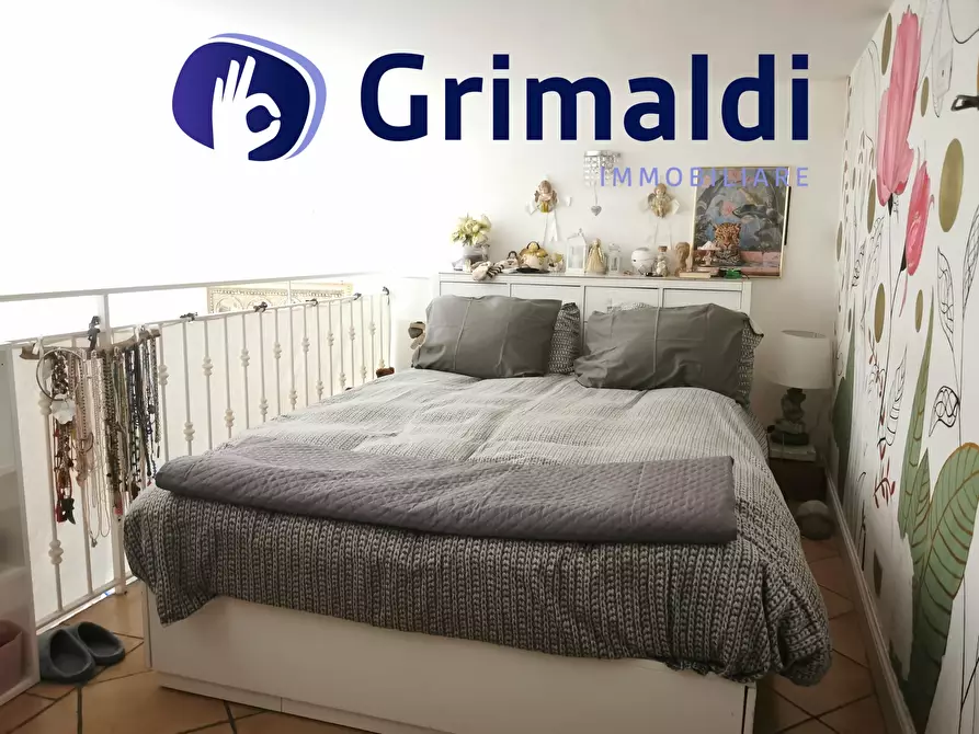 Immagine 24 di Trilocale in vendita  a Pozzuoli