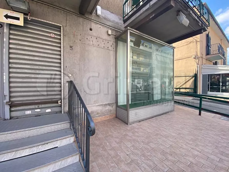 Immagine 7 di Locale commerciale in affitto  a Giugliano In Campania