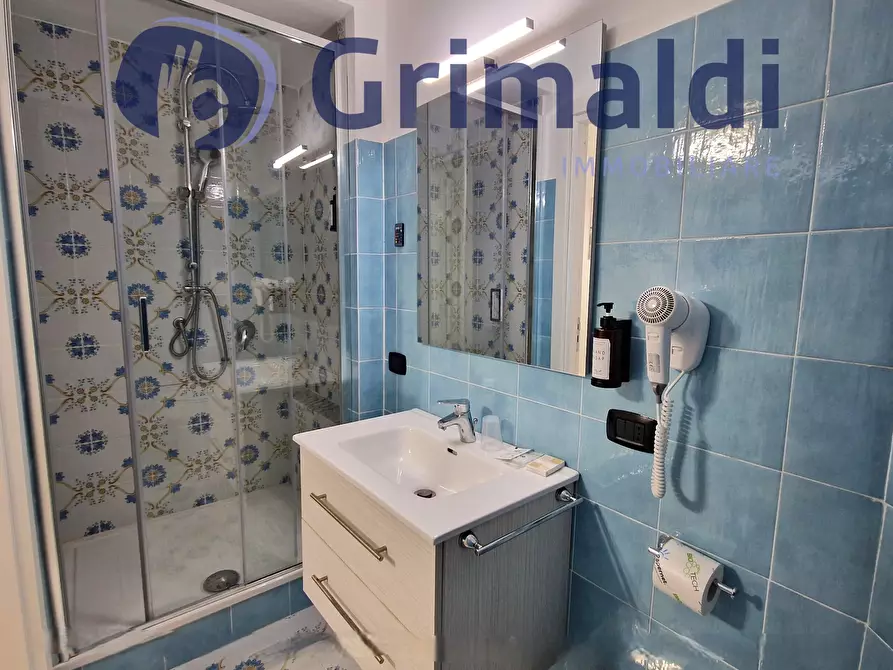 Immagine 17 di Quadrilocale in vendita  in Via San Biagio dei Librai 121 a Napoli