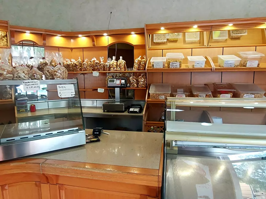 Immagine 24 di Locale commerciale in vendita  in Viale Porta Pia 5 a Brindisi