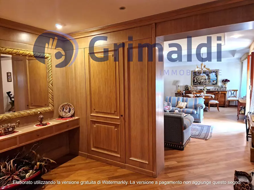 Immagine 8 di Pentalocale in vendita  in Via Pietro Castellino 141 a Napoli