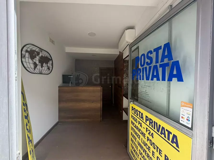 Immagine 2 di Locale commerciale in affitto  a Giugliano In Campania