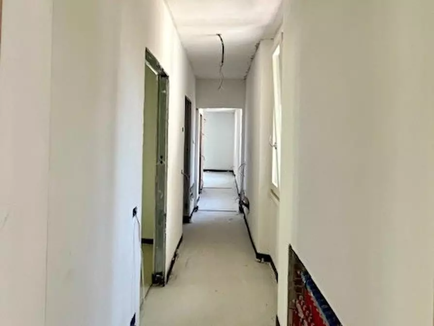 Immagine 10 di Trilocale in vendita  in Via Castello 27 a Canzo