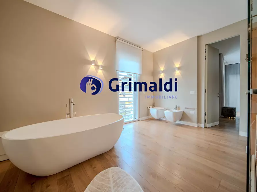 Immagine 19 di Villa in vendita  a Napoli