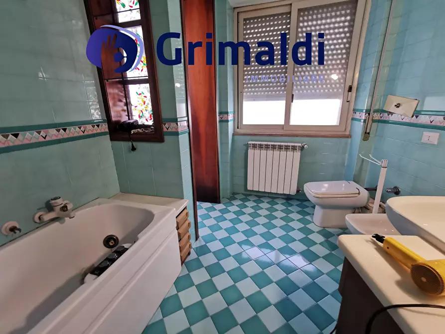 Immagine 11 di Quadrilocale in vendita  in Via Nicola Fasano 5 a Pozzuoli