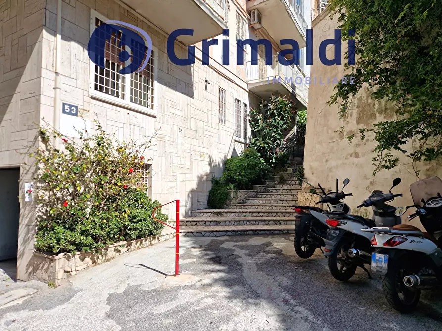 Immagine 1 di Trilocale in vendita  in Salita Cacciottoli 53 a Napoli