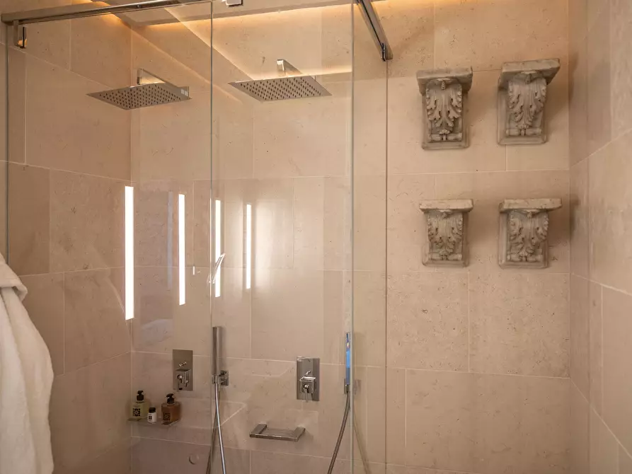 Immagine 37 di Casa indipendente in vendita  in Via Roberto Caracciolo 30 a Lecce