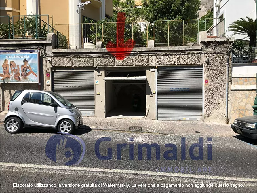 Immagine 4 di Garage in vendita  in Via Torquato Tasso 189 a Napoli