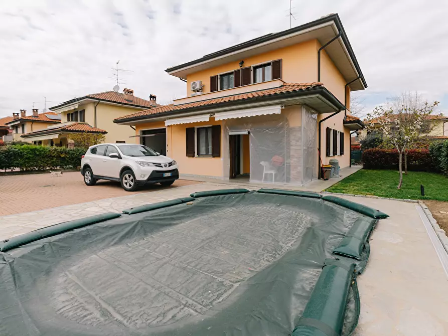 Immagine 3 di Villa in vendita  in Via Giovanni Falcone 5 a Stroppiana