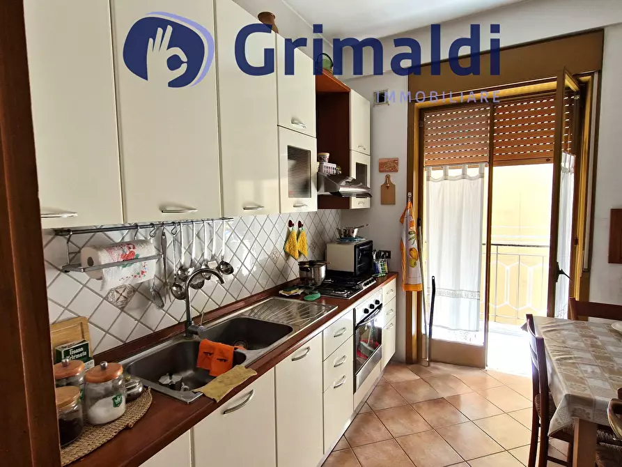 Immagine 16 di Pentalocale in vendita  in Via Giuseppe Orsi 6 a Napoli