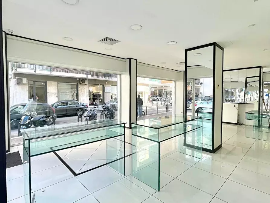 Immagine 1 di Locale commerciale in affitto  in Via M. Renato Imbriani 57 a Lecce
