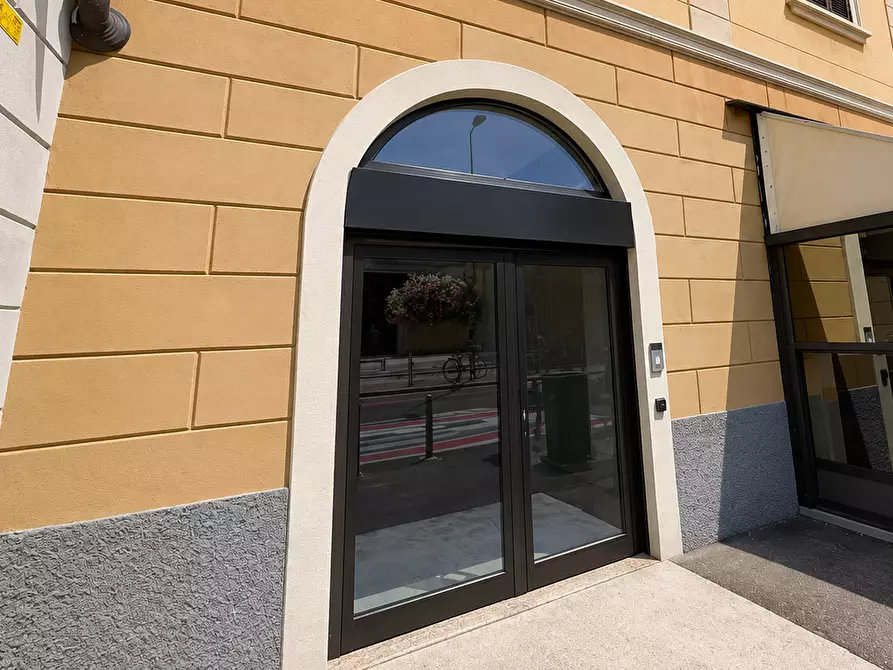 Immagine 2 di Showroom in vendita  in Via Giovanni Antonio Amadeo 85 a Milano