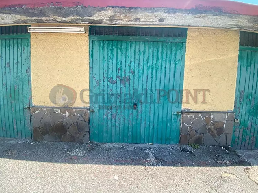 Immagine 3 di Garage in affitto  a Giugliano In Campania