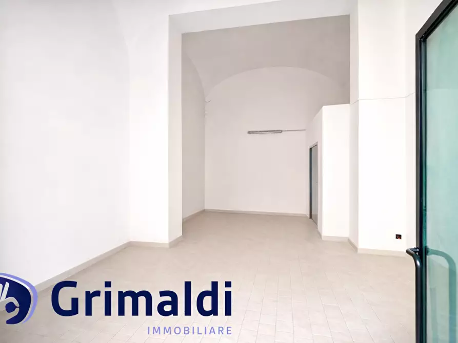 Immagine 5 di Locale commerciale in vendita  in Via Giuseppe Martucci 79 a Napoli
