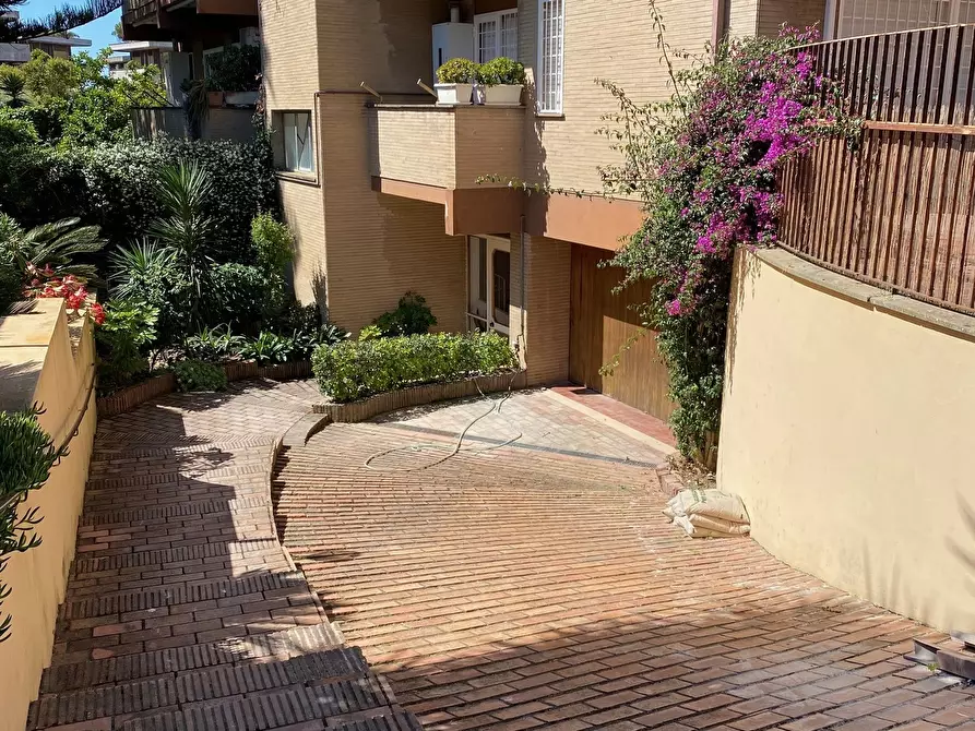 Immagine 11 di Garage in vendita  in VIA PEGASO 2 a Anzio