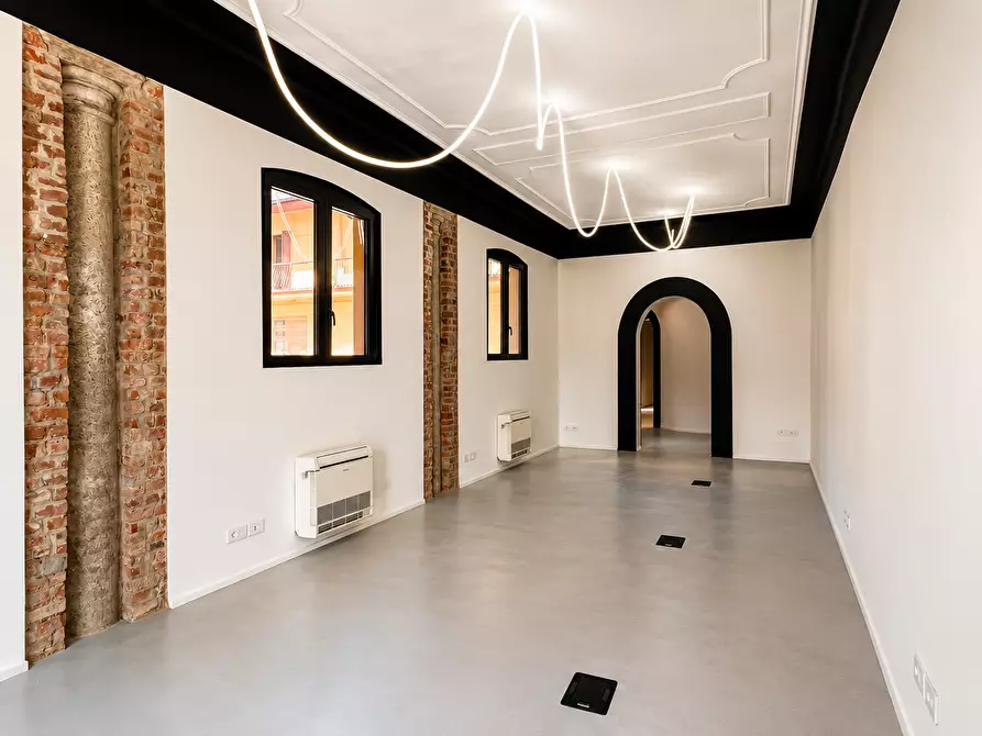 Immagine 3 di Showroom in vendita  in Via Giovanni Antonio Amadeo 85 a Milano
