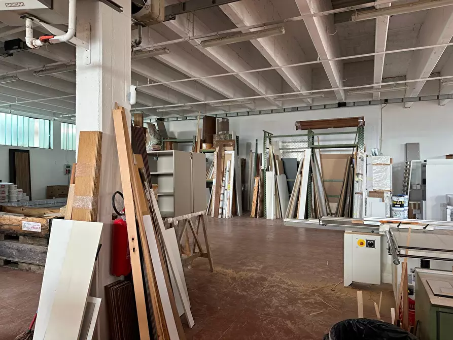 Immagine 15 di Laboratorio in vendita  in via Canturina 5 a Capiago Intimiano