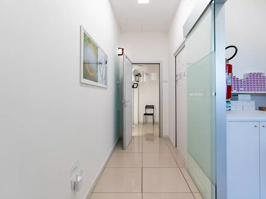 Immagine 12 di Ufficio in vendita  in Viale G. Leopardi 134 a Lecce