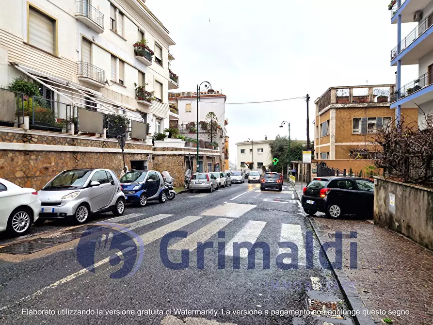 Immagine 2 di Garage in vendita  in Via Torquato Tasso 189 a Napoli