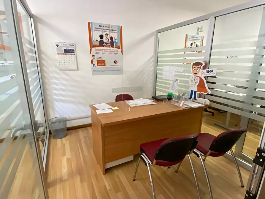 Immagine 9 di Locale commerciale in affitto  in Via Francesco Breschi 28 a Anzio