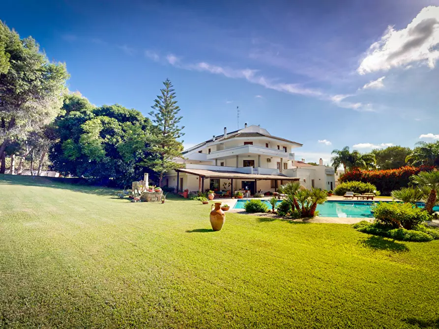 Immagine 26 di Villa in vendita  in Via Venosa 5 a Lecce