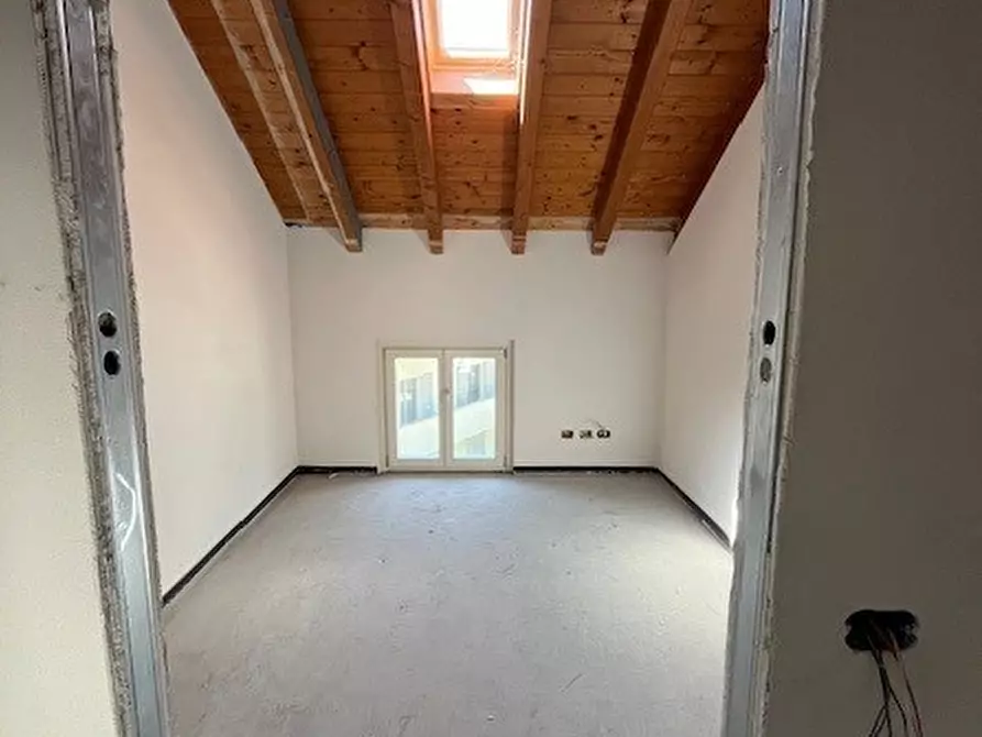 Immagine 17 di Mansarda in vendita  in Via Castello 27 a Canzo