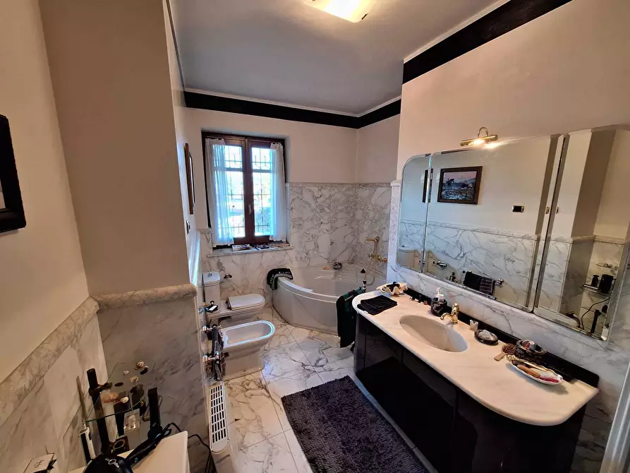 Immagine 27 di Villa in vendita  a Caresanablot