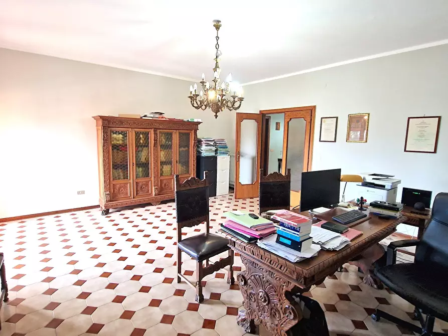 Immagine 17 di Pentalocale in vendita  in Via Antonio Annarumma 35 a Avellino