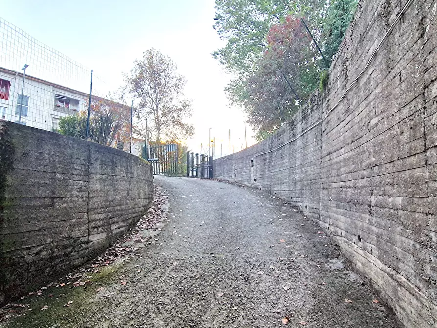 Immagine 5 di Garage in vendita  in Via Urelio Nicolodi 25 a Avellino