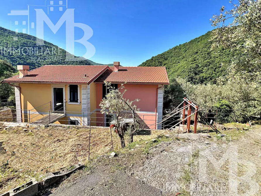Immagine 2 di Casa indipendente in vendita  in Via Posato 19 a Avegno