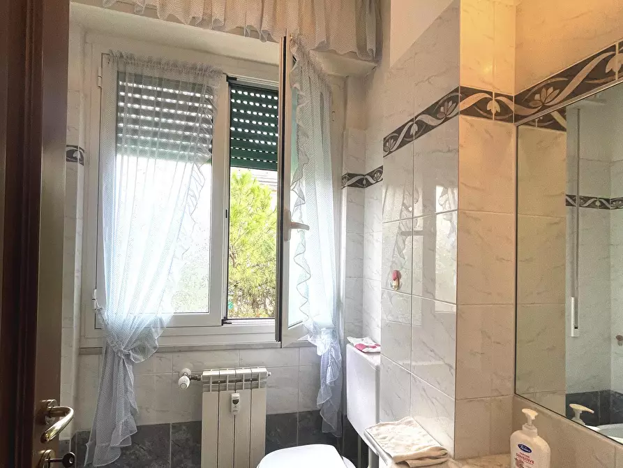 Immagine 42 di Trilocale in vendita  in Via Valleverde 9 a Recco