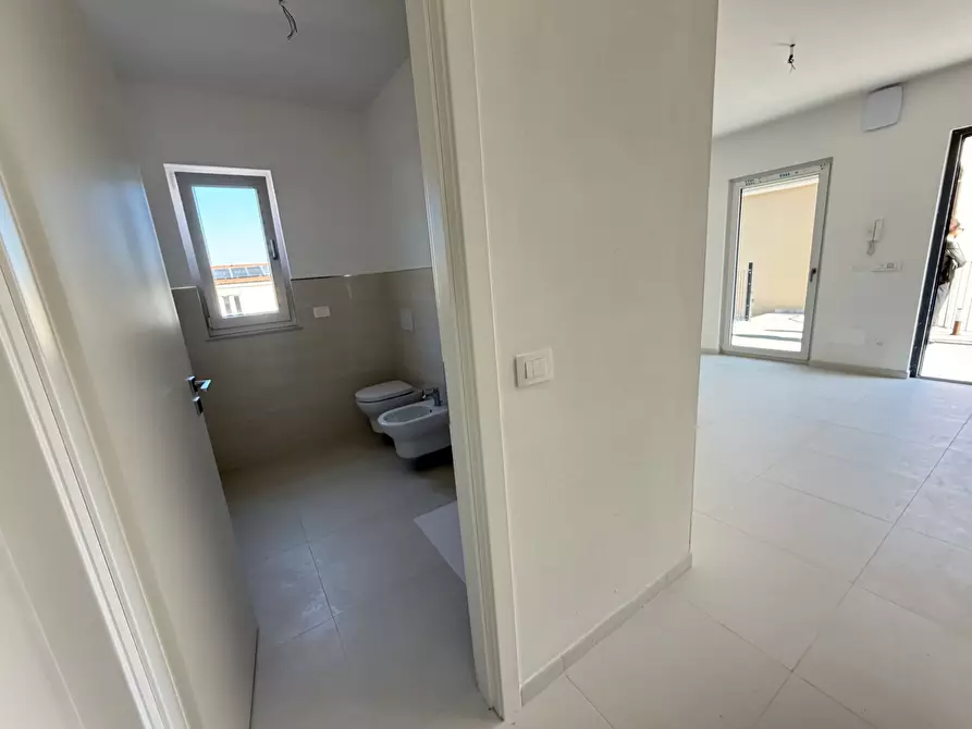 Immagine 10 di Bilocale in vendita  a Sarzana