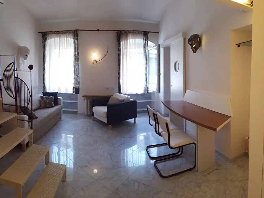 Immagine 21 di Trilocale in affitto  a Sarzana