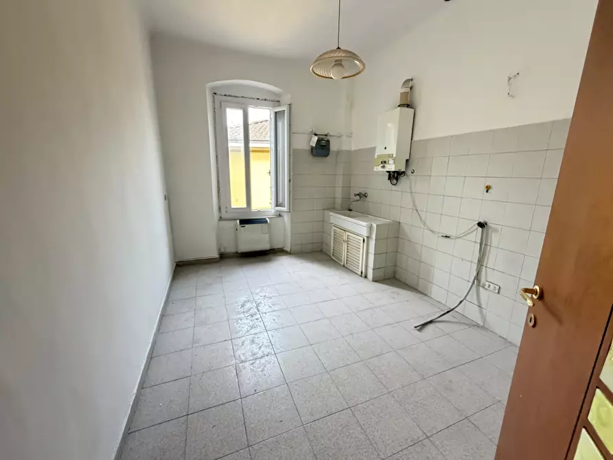 Immagine 21 di Appartamento in vendita  in Viale Giuseppe Mazzini a Sarzana