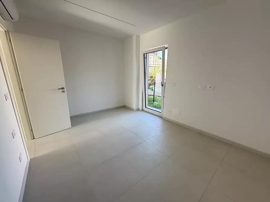Immagine 6 di Bilocale in vendita  a Sarzana