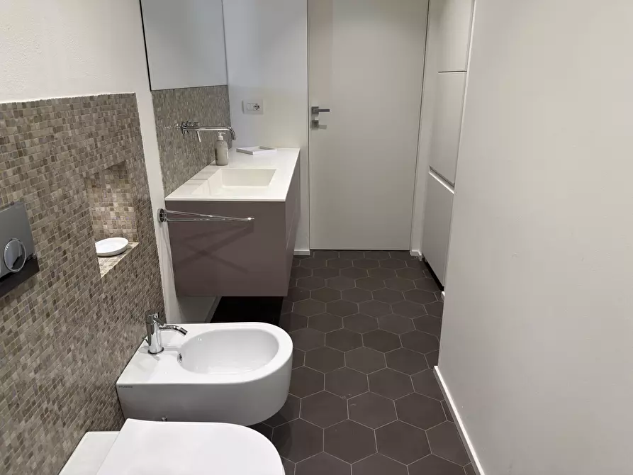 Immagine 9 di Pentalocale in affitto  in Piazza Giacomo Matteotti 8 a Sarzana