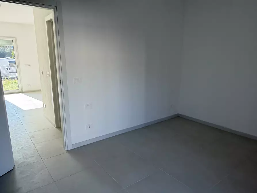 Immagine 10 di Bilocale in vendita  a Sarzana