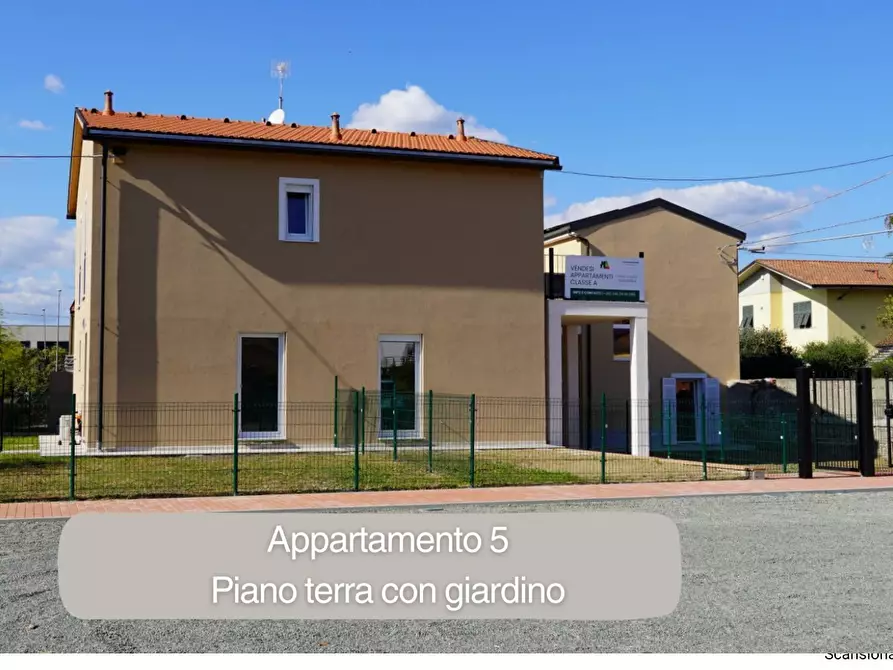 Immagine 2 di Bilocale in vendita  a Sarzana