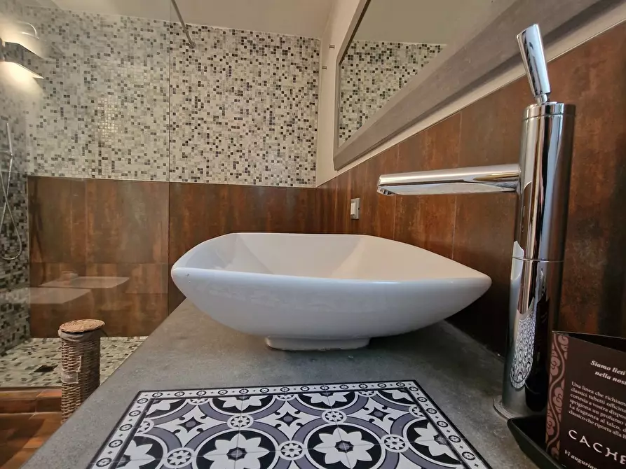 Immagine 9 di Quadrilocale in affitto  a Sarzana