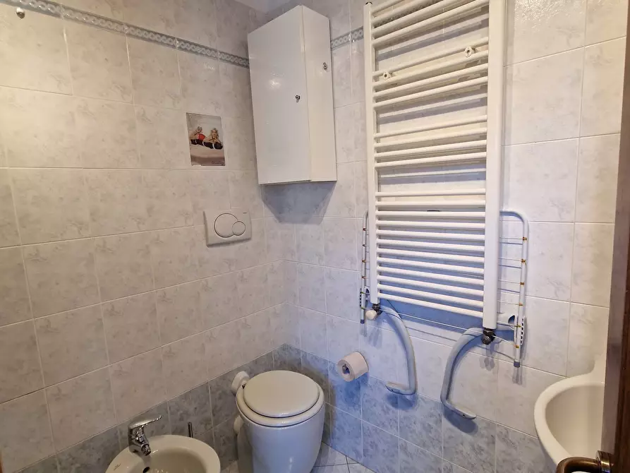 Immagine 19 di Bilocale in vendita  a Sarzana