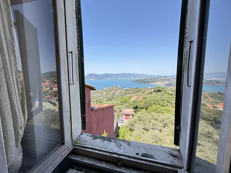 Immagine 4 di Trilocale in vendita  a Lerici