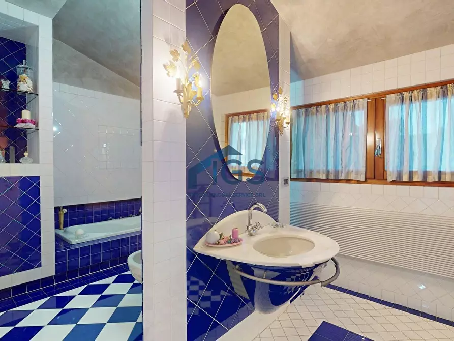 Immagine 24 di Villa in vendita  in Via Puglia 1 a Leno