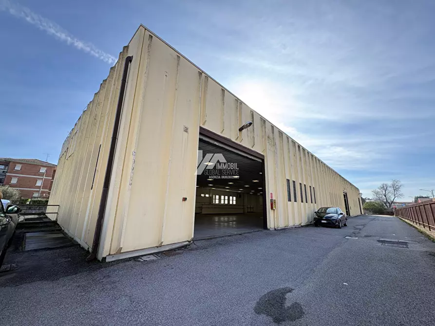 Immagine 1 di Attività artigianale in affitto  in Via Orzinuovi a Brescia